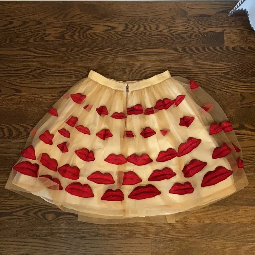 Iconic Alice and Olivia lip skirt tulle embroidered kisses - Picture 4 of 8